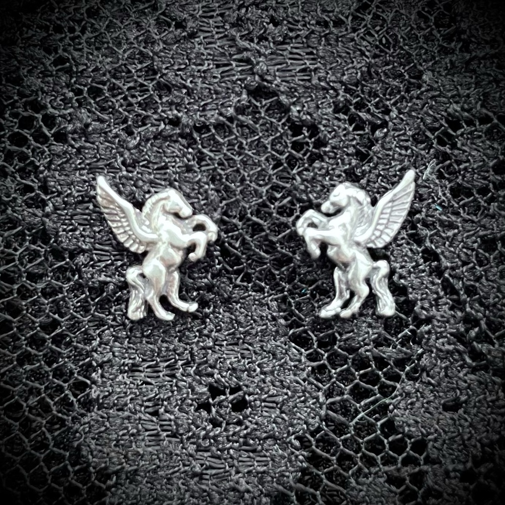 Sterling Silver Pegasus Stud Earrings new - Picture 2 of 6